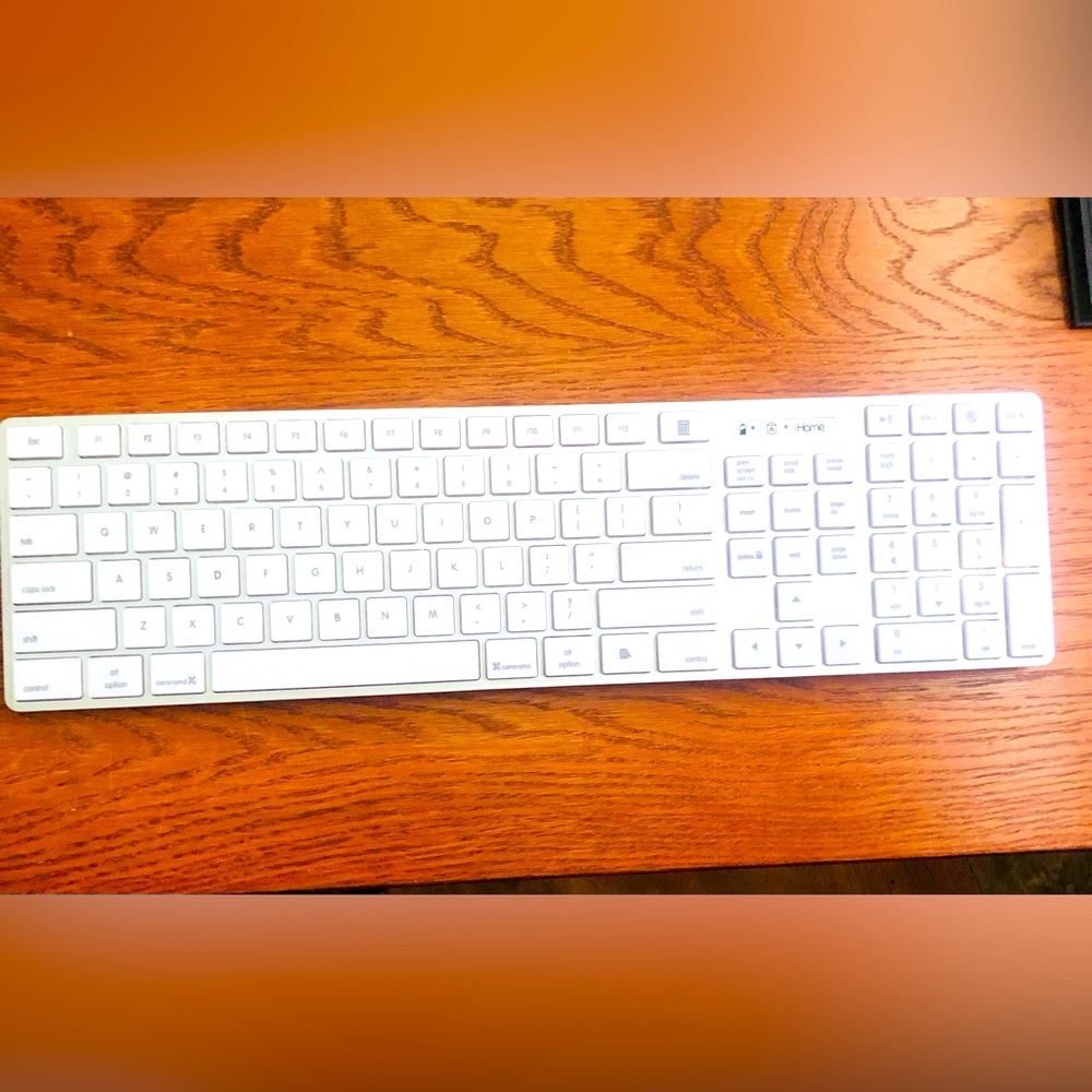 IHome Full Size Mac Keyboard (USB)